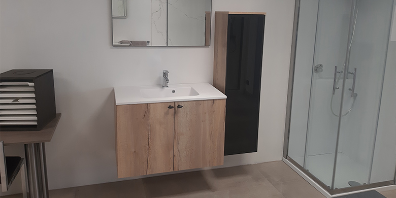 Badmeubel in hout met douche