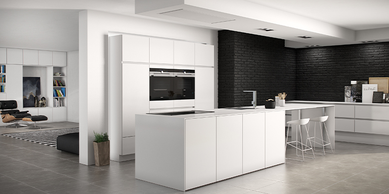 Witte keuken met eiland